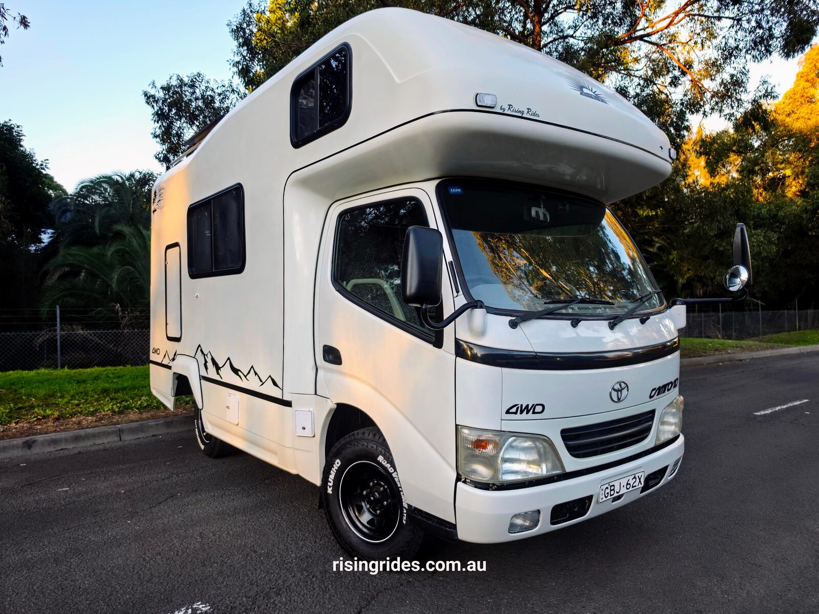2005 Toyota Camroad KDY280 4WD Motorhome